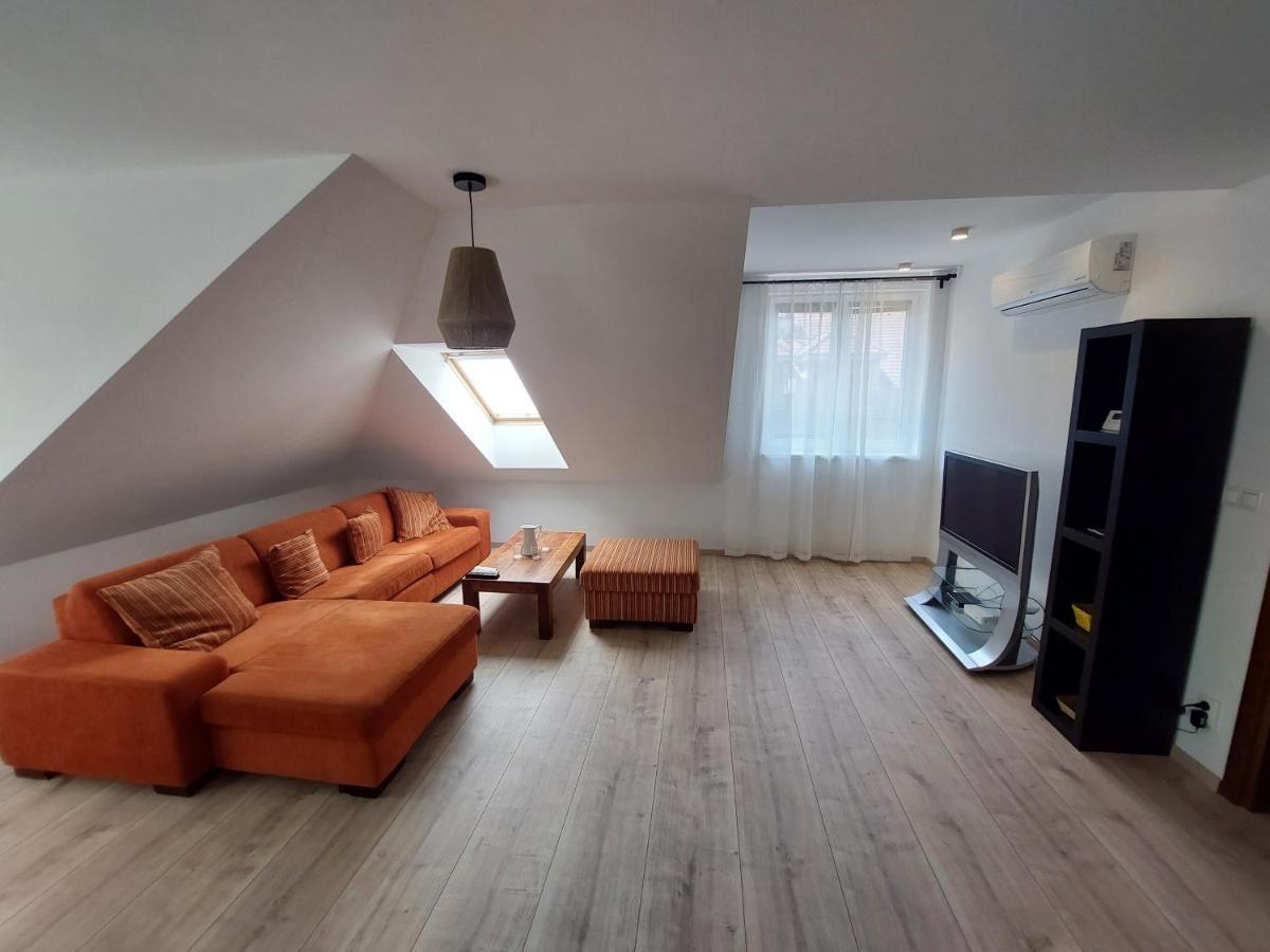 Utulny Apartman V Bratislava 4 ภายนอก รูปภาพ
