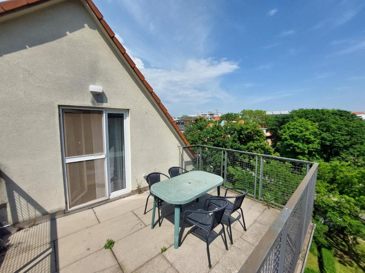 Utulny Apartman V Bratislava 4 ภายนอก รูปภาพ